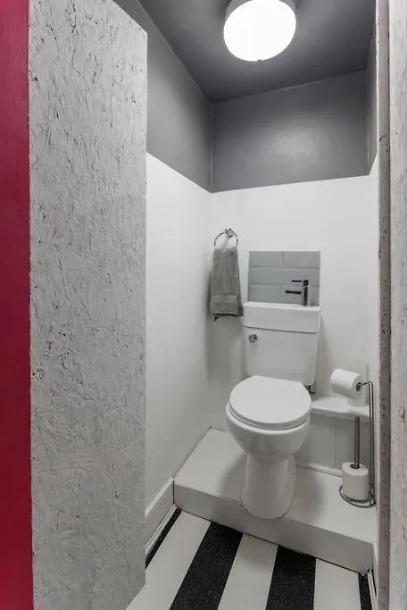 Holiday home Luxury Mirror Party Pad With 4 Bedrooms! Liverpool